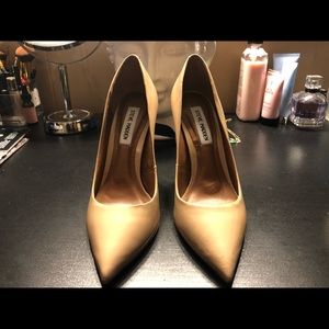 Like new Steven Madden nude pumps size 7